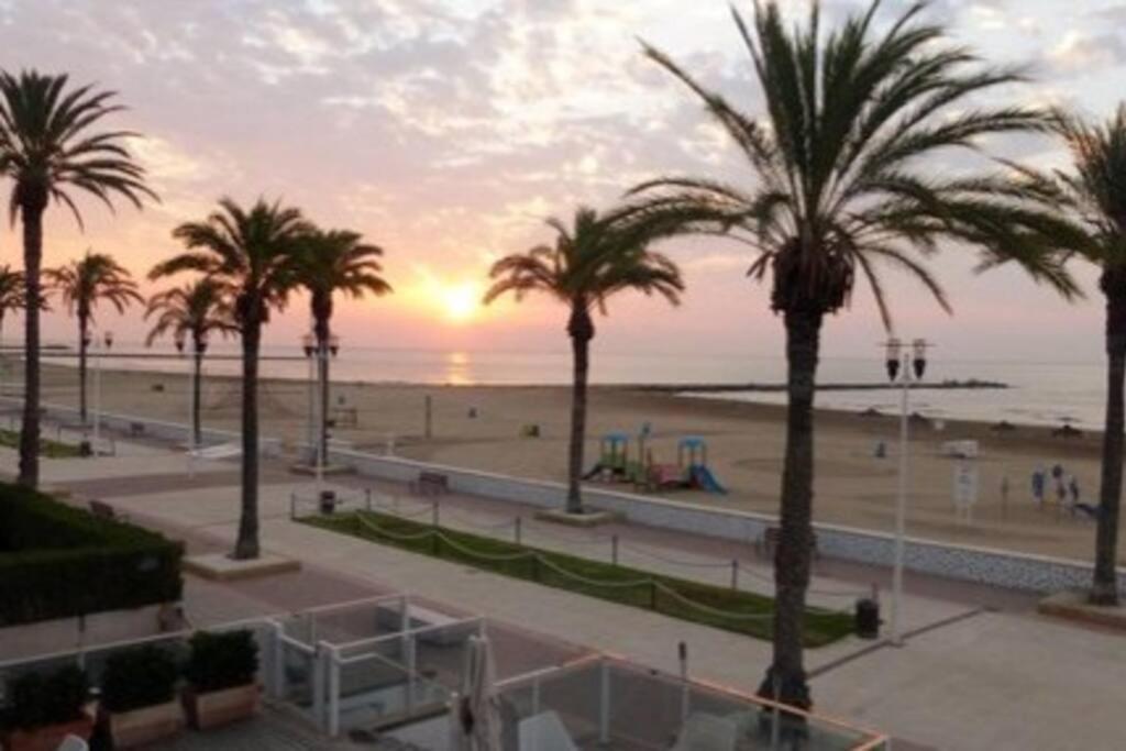 Coqueto Apartamento Junto A La Playa. بويبلا دي فارنالس المظهر الخارجي الصورة